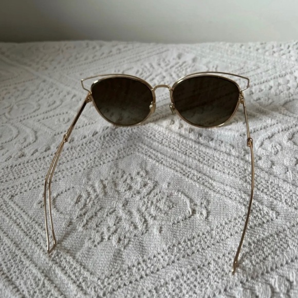CHRISTIAN DIOR - AVIATOR SUNGLASSES WITH GOLD FRAME - Picture 3 of 5